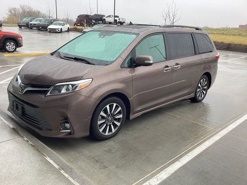 Used 2019 Toyota Sienna Limited Premium image 1