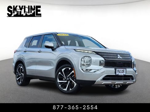 Used 2022 Mitsubishi Outlander SE image 1