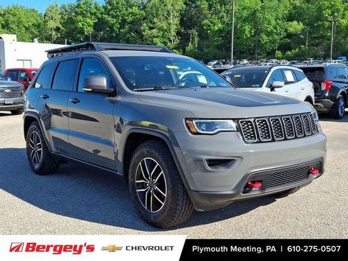 Used 2021 Jeep Grand Cherokee Trailhawk w/ Trailhawk Luxury Group AWD/4WD image 2