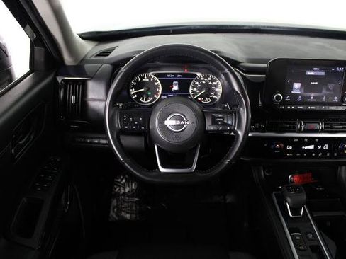 Certified 2025 Nissan Pathfinder SV FWD image 7