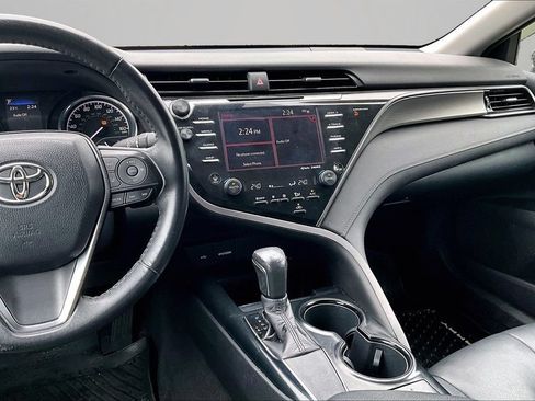 Used 2020 Toyota Camry SE FWD image 9