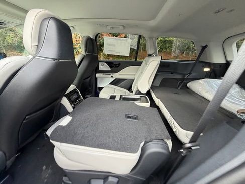 New 2026 Lincoln Aviator Reserve image 12