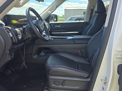 Certified 2025 Nissan Armada SV RWD image 3