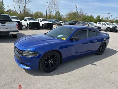 Used 2018 Dodge Charger SXT Plus w/ Blacktop Package image 10