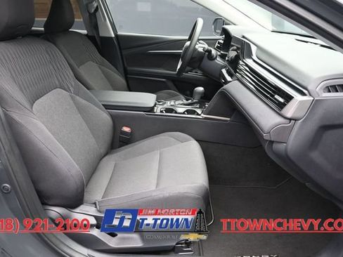 Used 2025 Toyota Camry LE FWD image 27