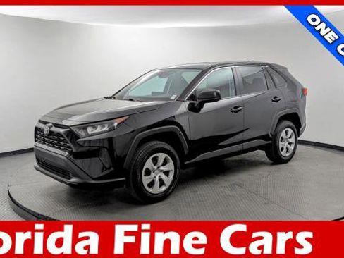 Used 2022 Toyota RAV4 LE image 1
