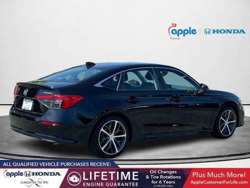 Used 2024 Honda Civic Touring image 3