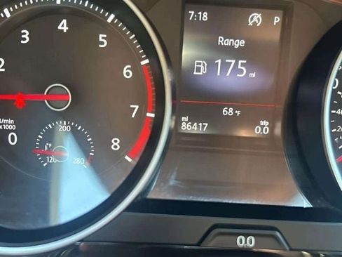 Used 2019 Volkswagen Golf 4-Door FWD image 12