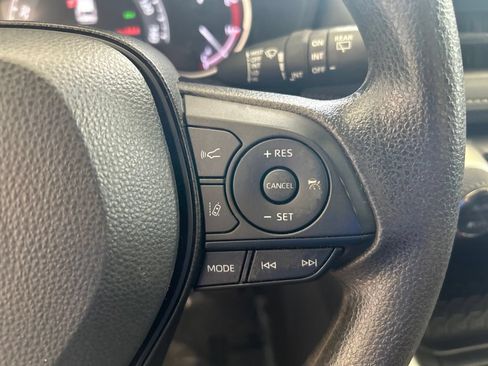 Used 2025 Toyota RAV4 XLE FWD image 41