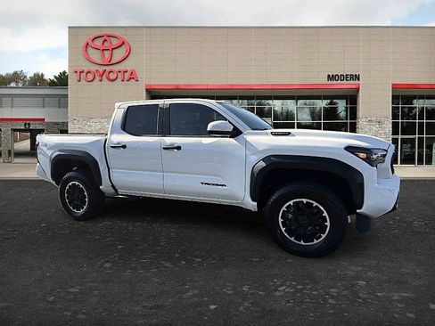 Certified 2026 Toyota Tacoma TRD Off-Road AWD/4WD image 3