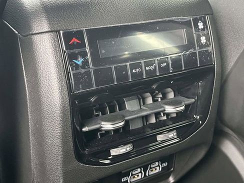 Used 2022 Jeep Grand Cherokee L Laredo image 20