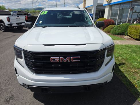 Used 2023 GMC Sierra 1500 Elevation RWD image 9