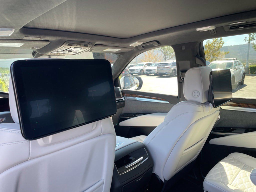 Used 2026 Cadillac Escalade Platinum Sport AWD/4WD image 13