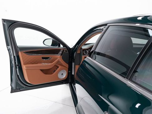 Used 2025 Bentley Flying Spur Plug-In Hybrid AWD/4WD image 10