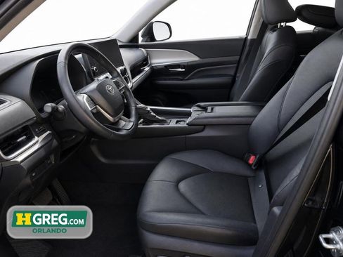 Used 2025 Toyota Grand Highlander AWD image 10