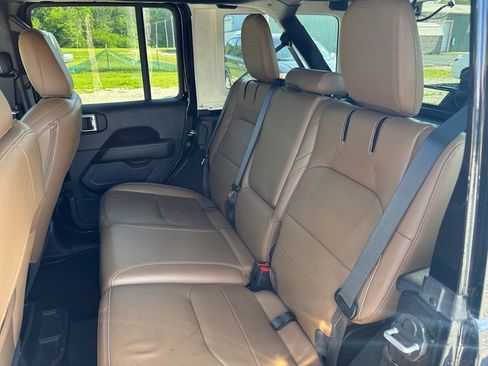 Used 2021 Jeep Wrangler Unlimited Sahara w/ Cold Weather Group AWD/4WD image 22