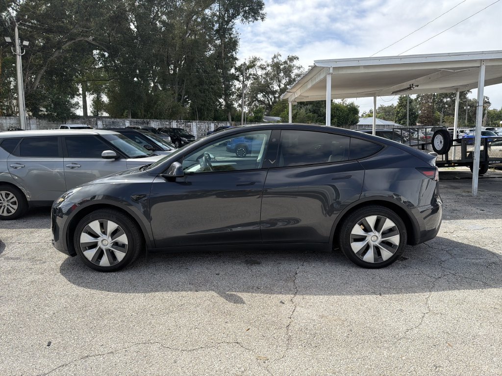 Used 2024 Tesla Model Y 2WD image 7