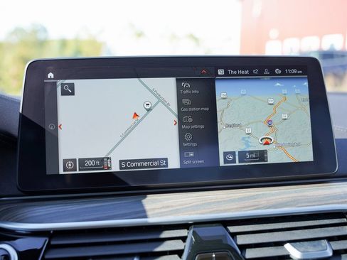 Used 2021 BMW M550i xDrive image 22