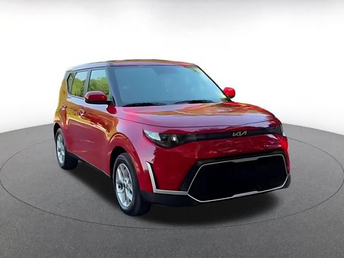 Used 2025 Kia Soul LX w/ LX Technology Package FWD image 3