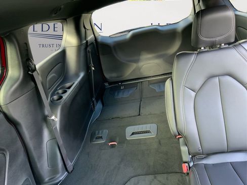New 2026 Chrysler Pacifica Select image 27