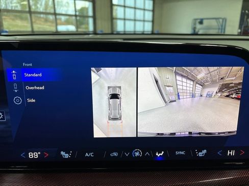 Used 2024 Chevrolet Traverse Z71 w/ Enhanced Driving Package image 18