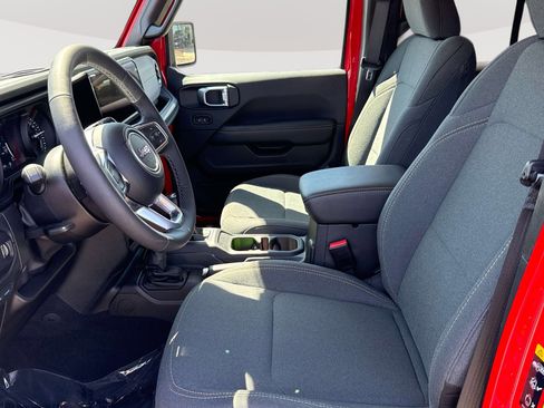 Used 2025 Jeep Wrangler Sahara AWD/4WD image 19