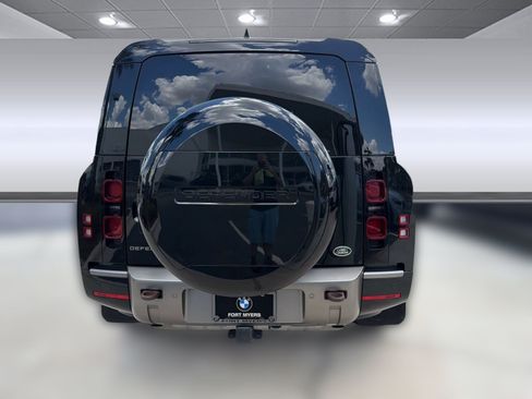 Used 2023 Land Rover Defender 130 X-Dynamic SE AWD/4WD image 9
