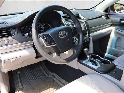 Used 2013 Toyota Camry LE FWD image 12