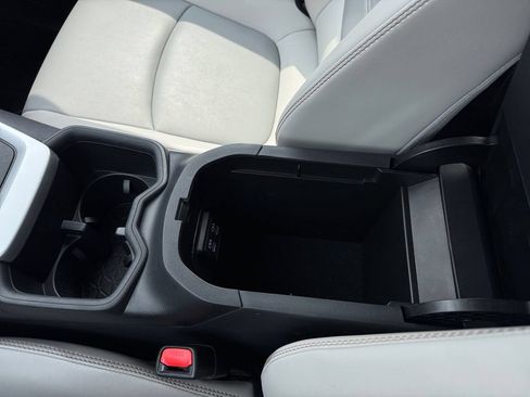 Used 2022 Toyota RAV4 XLE Premium AWD/4WD image 28