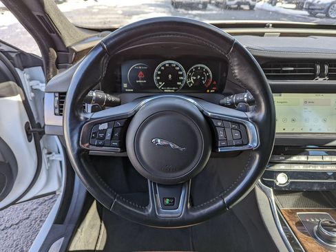 Used 2017 Jaguar XF R-Sport AWD/4WD image 15