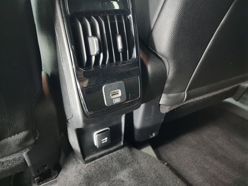 Used 2024 Jeep Compass Latitude image 33