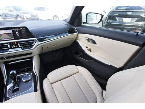 Used 2022 BMW 330i Sedan w/ Driving Assistance Package image 10