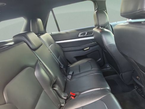 Used 2016 Ford Explorer XLT w/ Equipment Group 202A FWD image 32