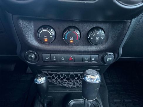 Used 2018 Jeep Wrangler Unlimited Sport image 9