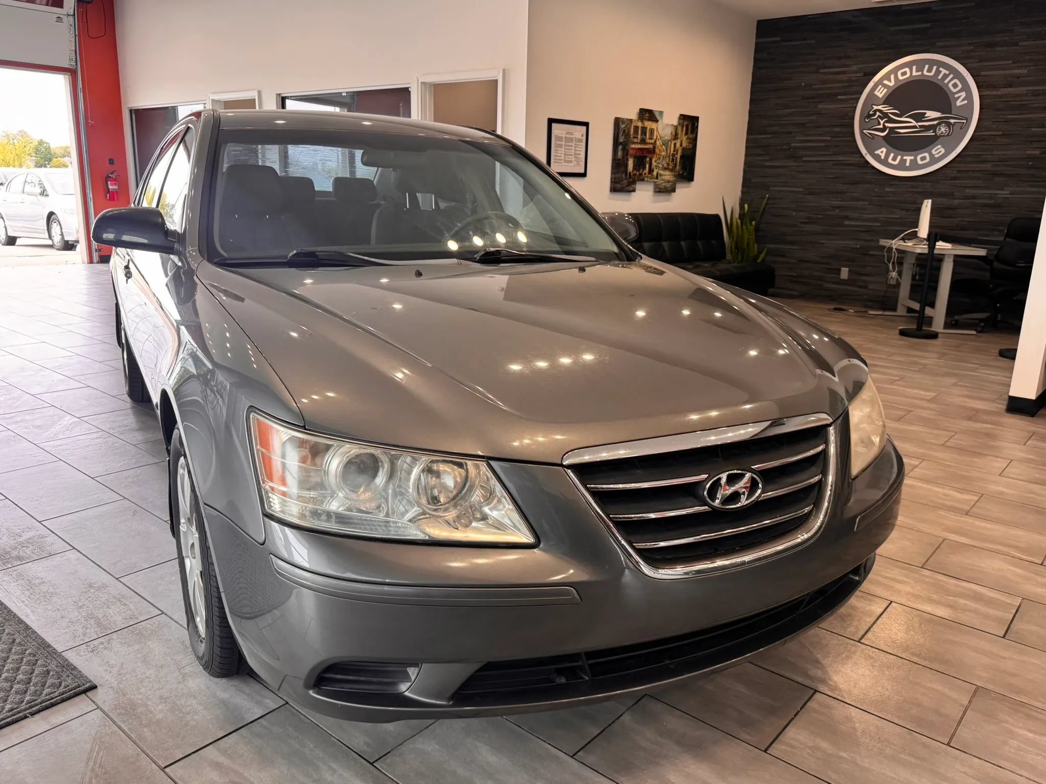 Used 2010 Hyundai Sonata GLS FWD image 1