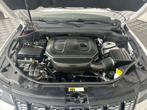 Used 2020 Jeep Grand Cherokee Altitude AWD/4WD image 35