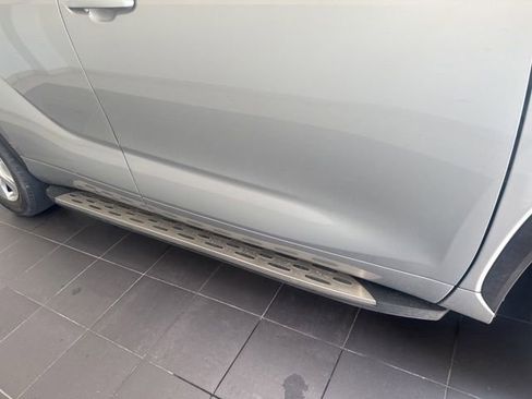 Used 2022 Toyota Highlander LE FWD image 6
