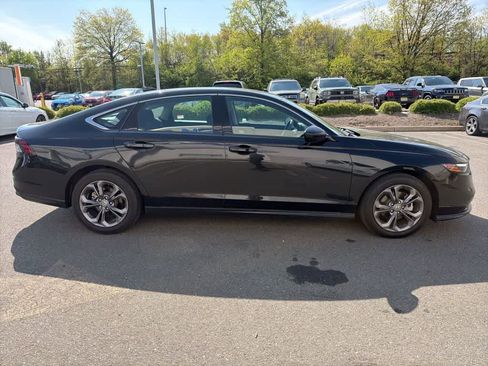 Used 2023 Honda Accord EX image 12
