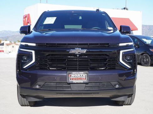Used 2025 Chevrolet Suburban RST image 3