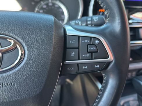 Used 2023 Toyota Highlander XLE image 25