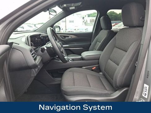 Used 2025 Chevrolet Traverse LT AWD/4WD image 2