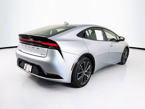 Used 2025 Toyota Prius XLE image 10