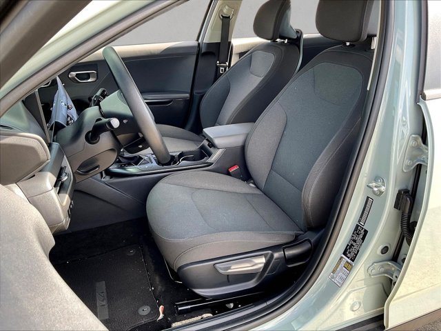 Used 2025 Kia K4 FWD image 23