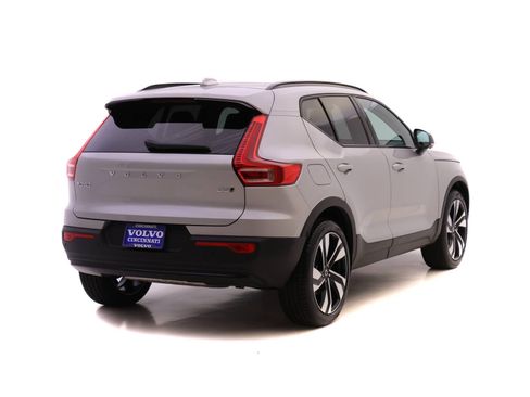 Certified 2025 Volvo XC40 B5 Plus w/ Protection Package Premier image 4