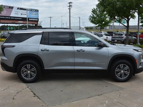 New 2026 Chevrolet Traverse LT w/ Driver Confidence Package FWD image 4