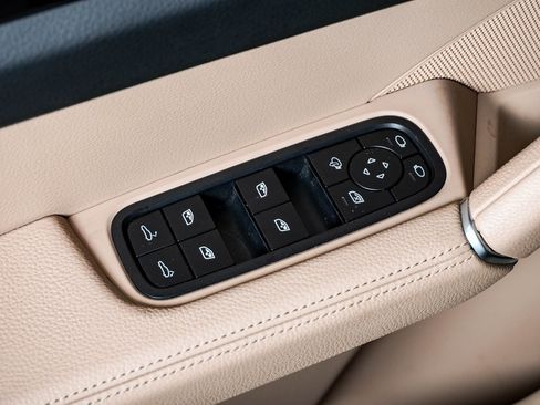 Certified 2022 Porsche Cayenne image 26