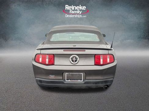 Used 2010 Ford Mustang Convertible image 6