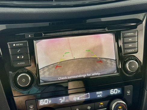Used 2019 Nissan Rogue SV AWD/4WD image 3