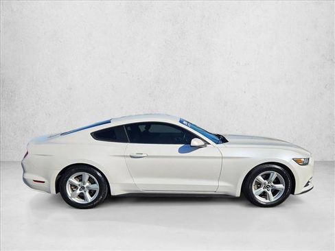 Used 2017 Ford Mustang Coupe image 4