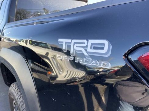 Used 2024 Toyota Tacoma TRD Off-Road image 9